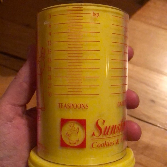 Plastic Measuring Cup Bundle - Picture 3 of 9